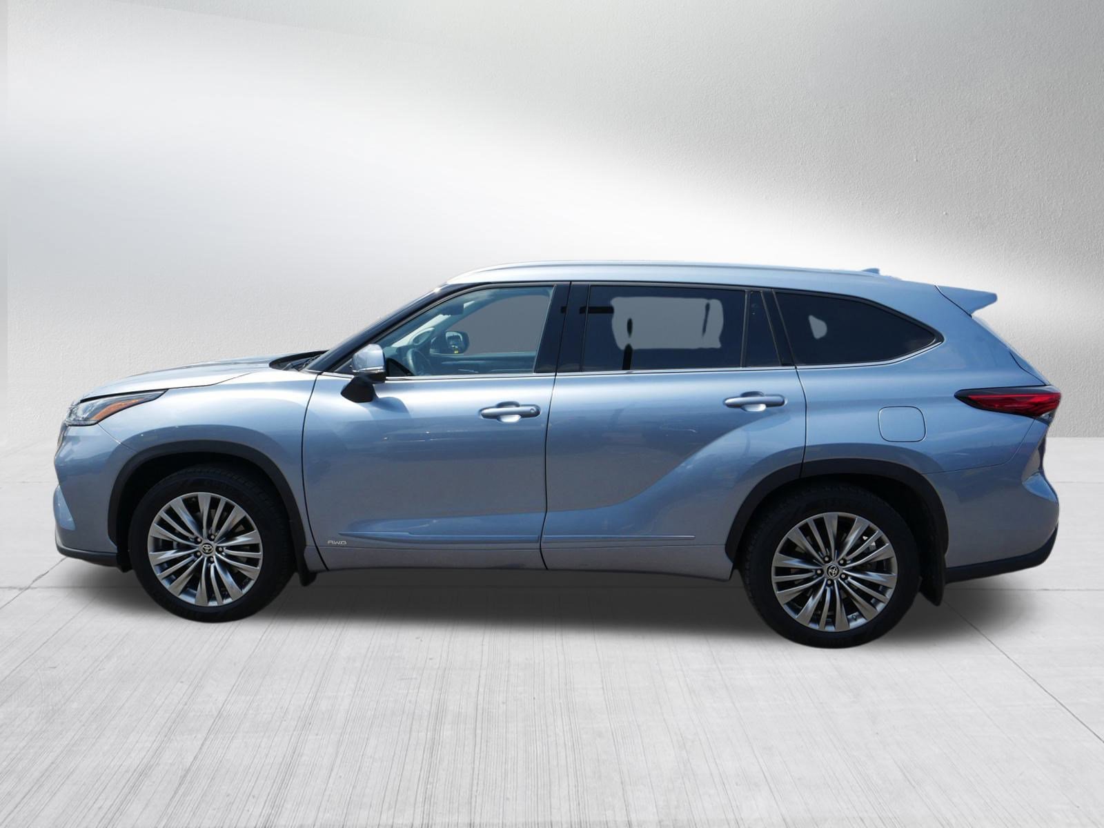 2022 Toyota Highlander Hybrid Platinum photo 2