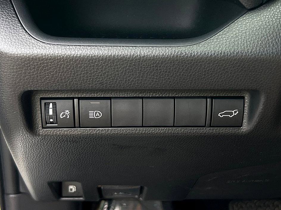 2022 Toyota RAV4 Hybrid XLE photo 19