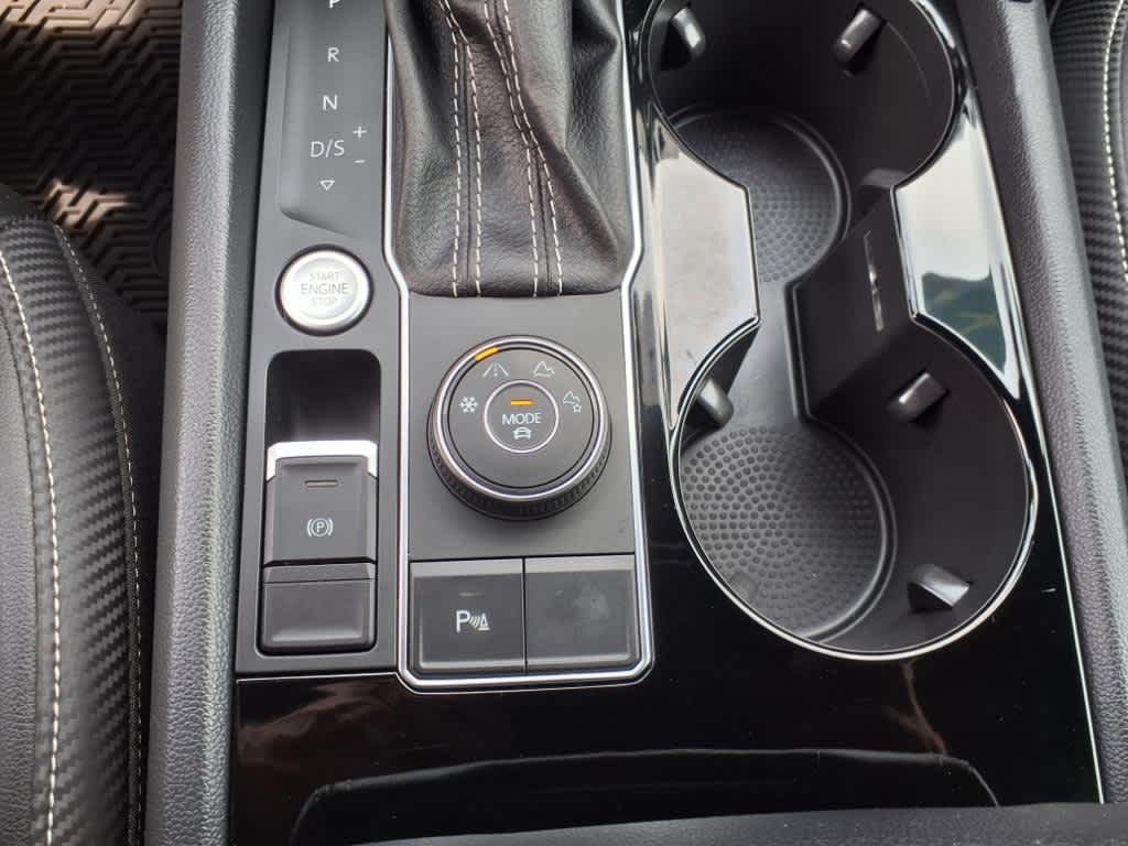 2022 Volkswagen Atlas Cross Sport SEL R-Line photo 22