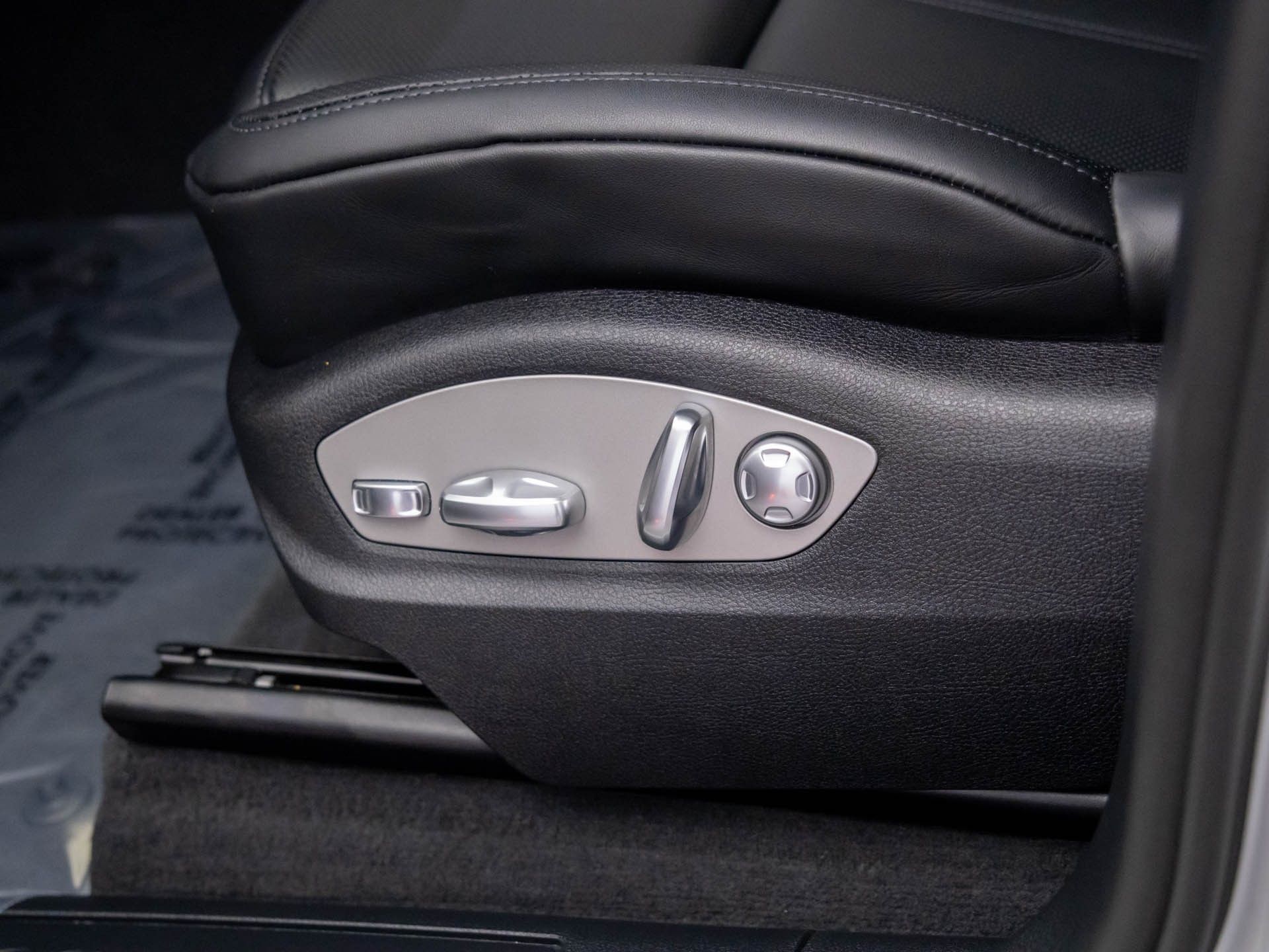 2025 Porsche Macan photo 17