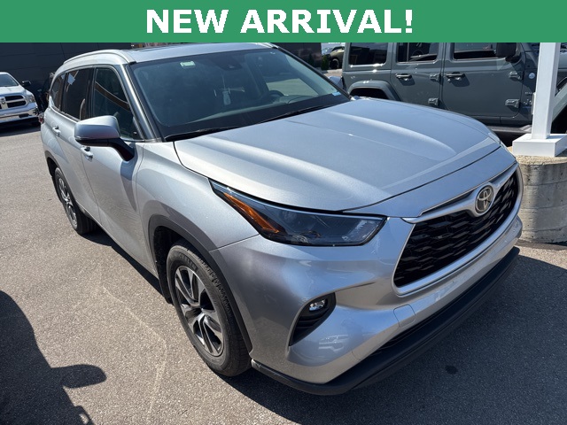 2022 Toyota Highlander XLE photo 3