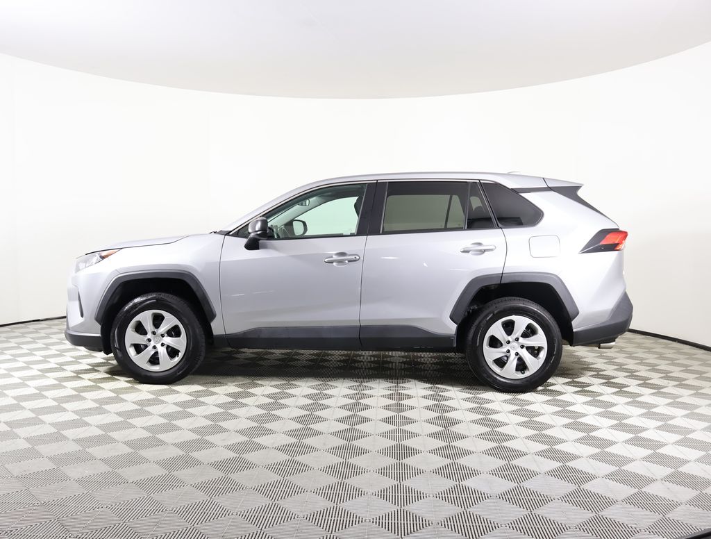 2022 Toyota RAV4 LE photo 3