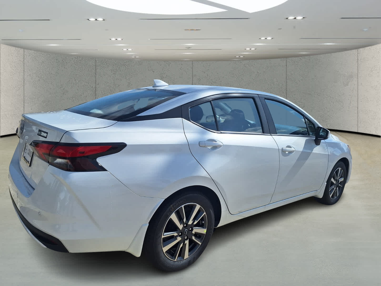 2025 Nissan Versa SV photo 5