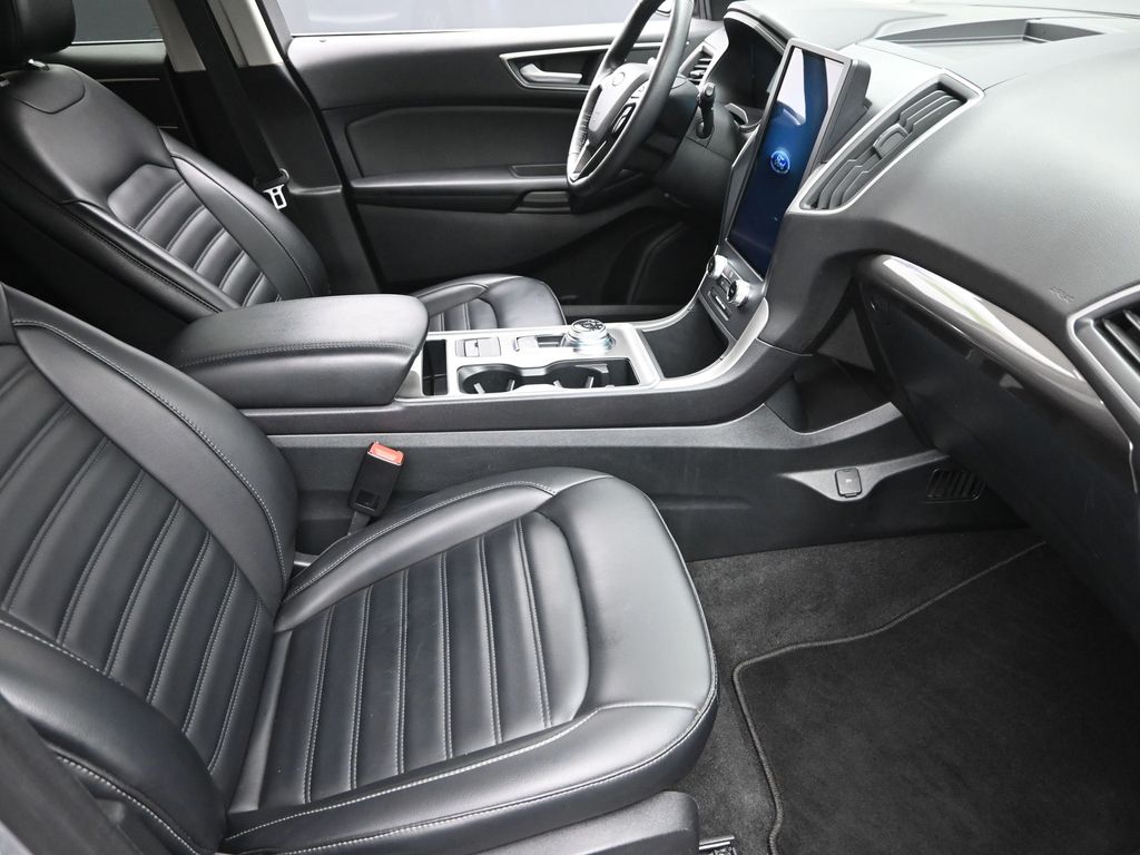 2024 Ford Edge SEL photo 5