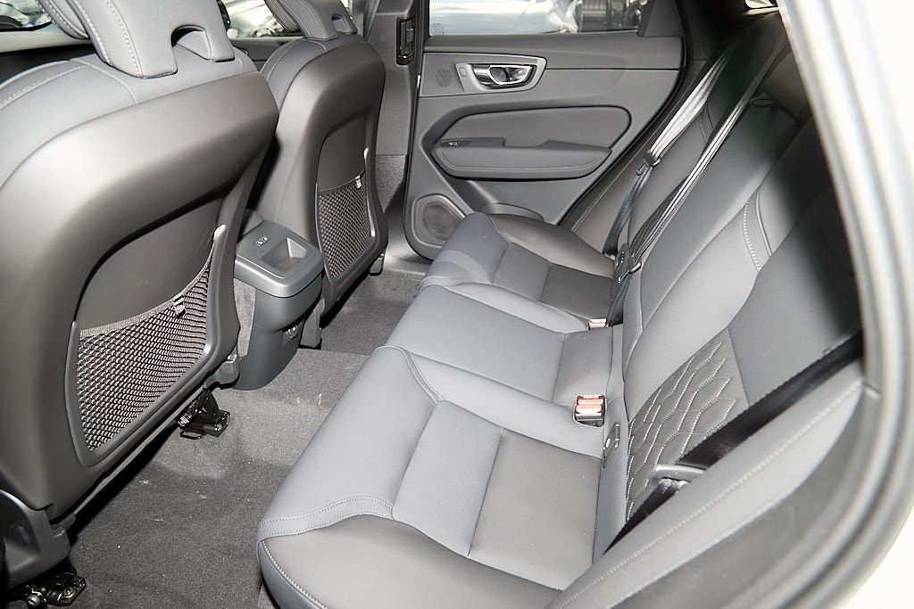 2026 VOLVO XC60 - Image 19