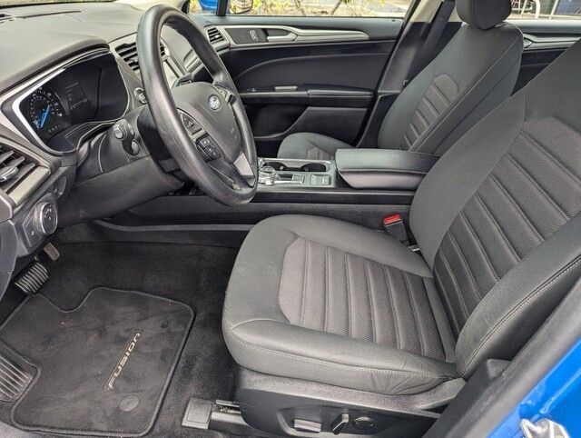 2020 Ford Fusion SE photo 9