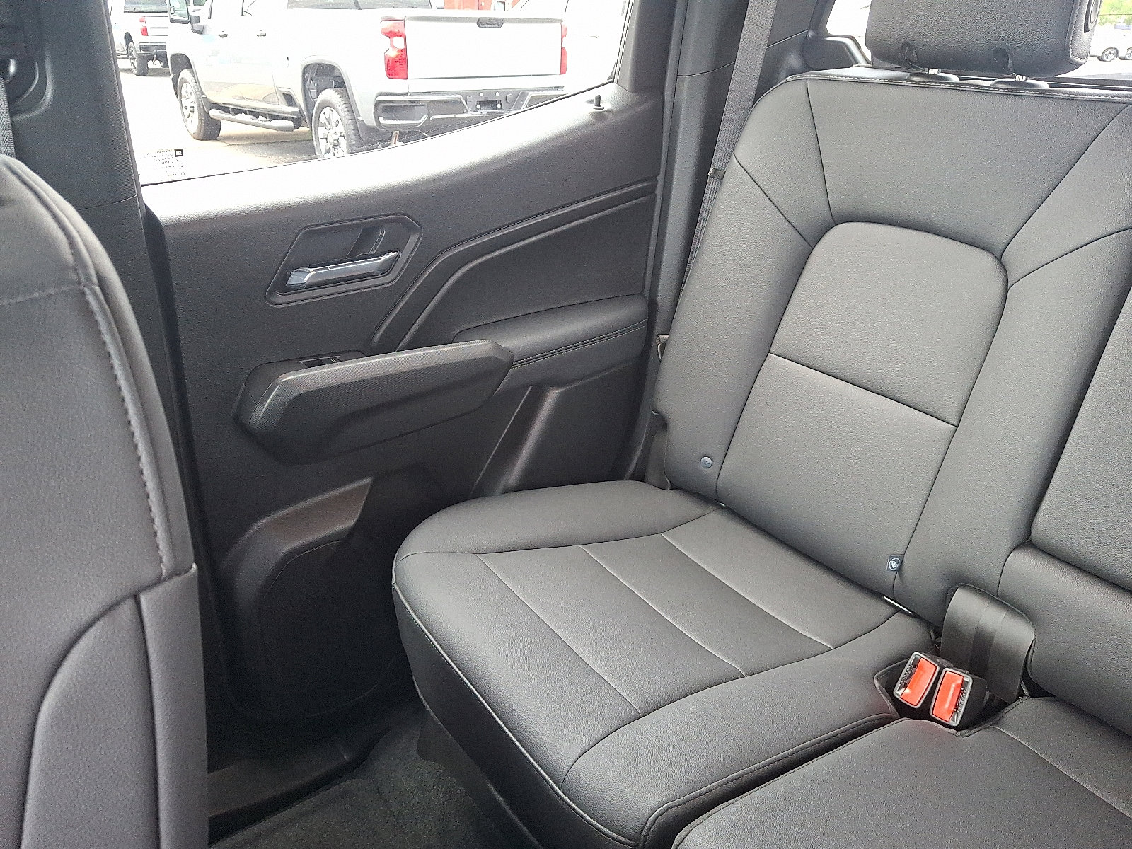 2024 Chevrolet Colorado LT photo 18