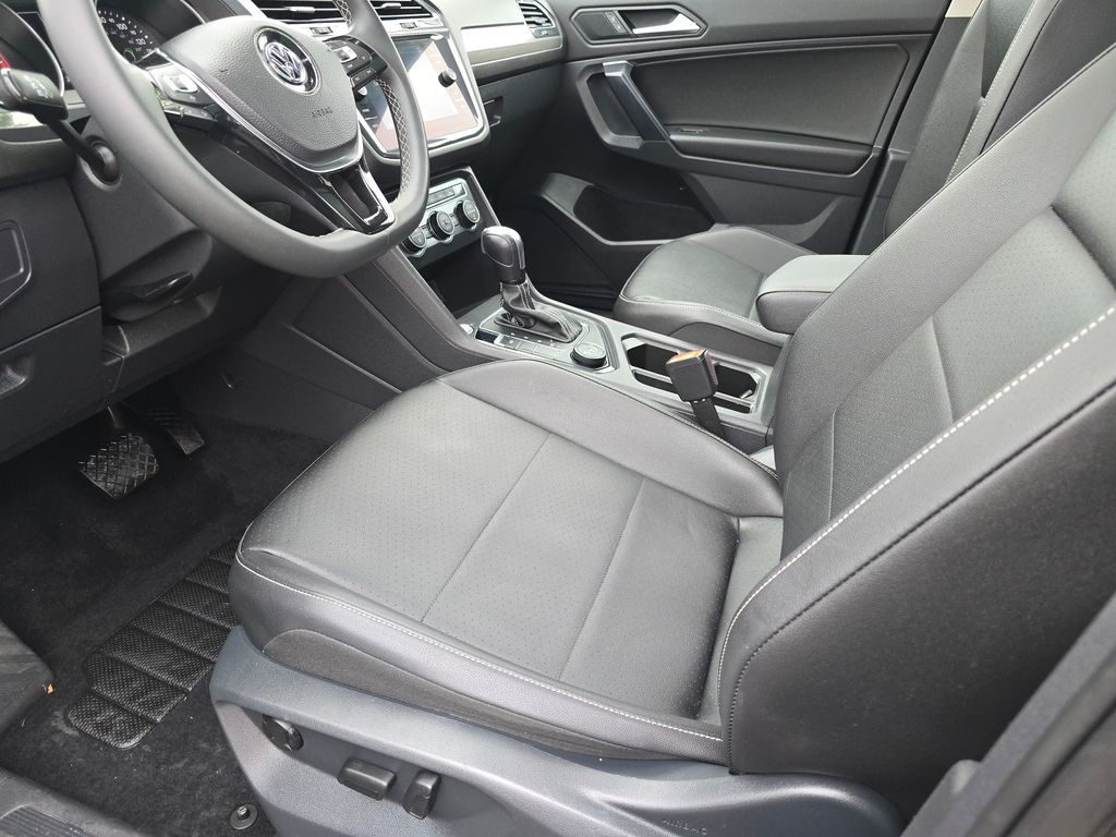 2021 Volkswagen Tiguan SE photo 16