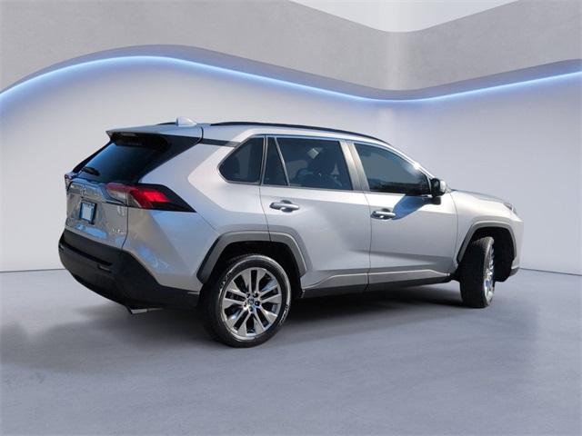 2021 Toyota RAV4 XLE Premium photo 4