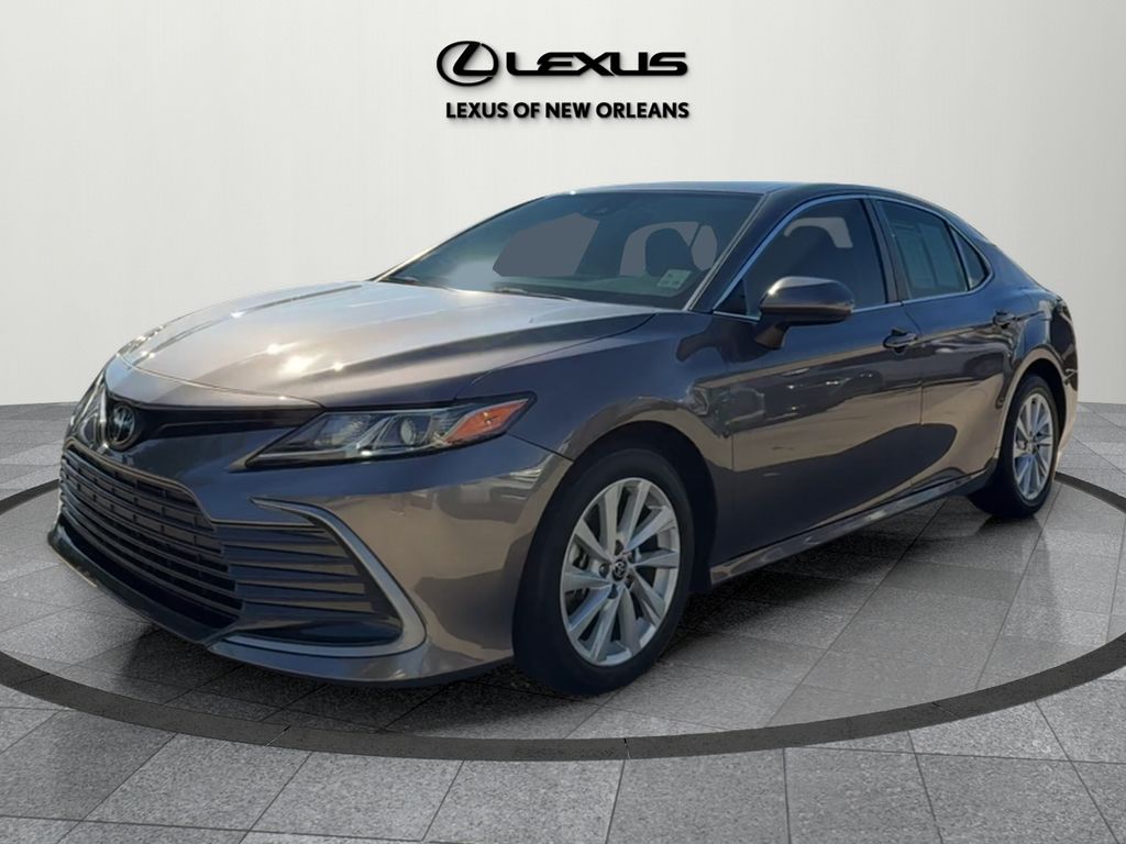 2022 Toyota Camry LE photo 3