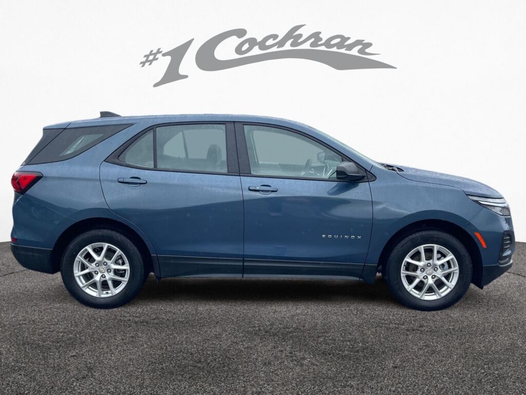 2024 Chevrolet Equinox LS photo 4