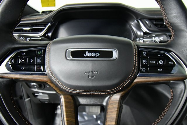 2022 Jeep Grand Cherokee Summit photo 2
