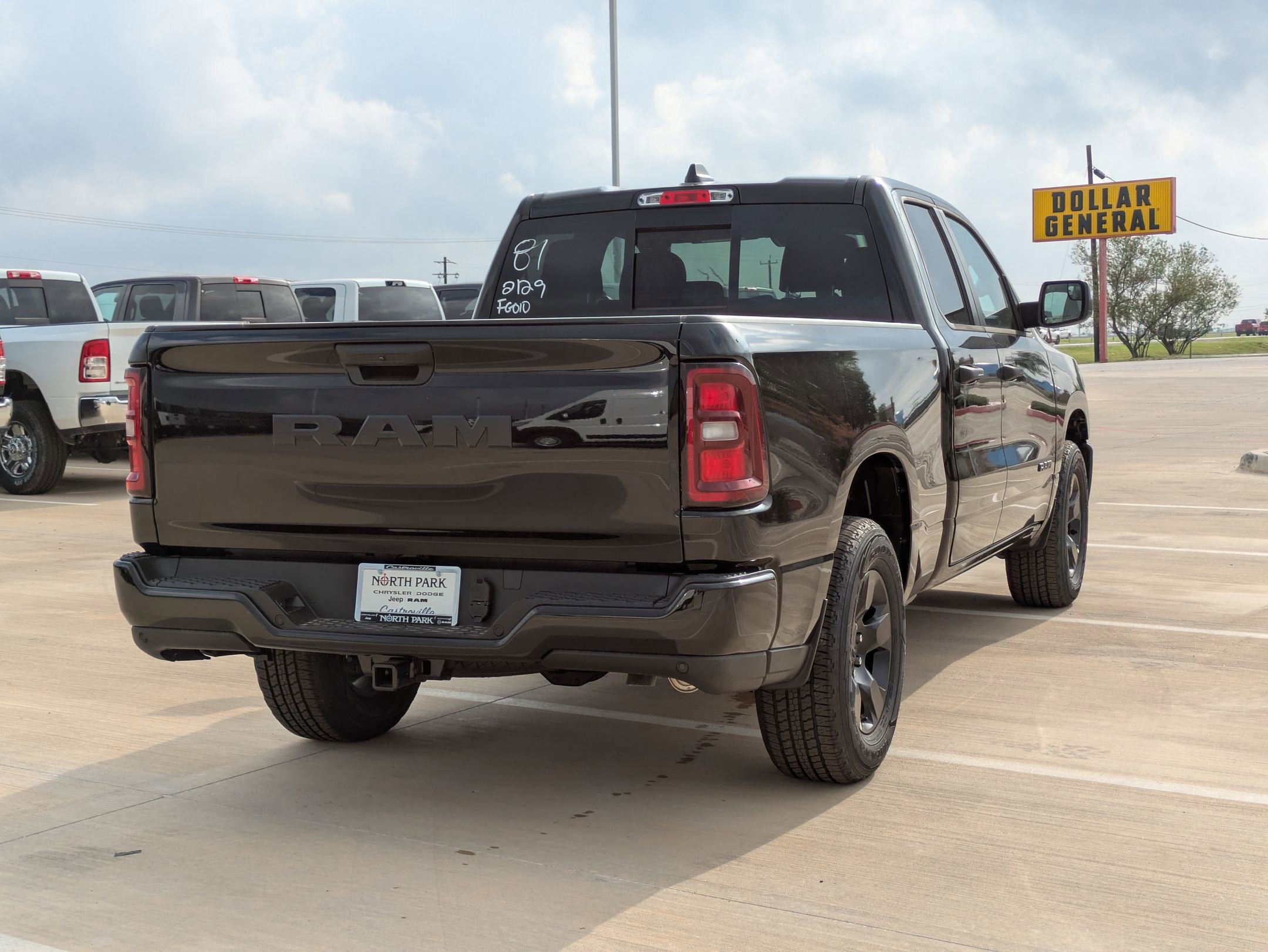 2025 Ram 1500 Tradesman photo 3
