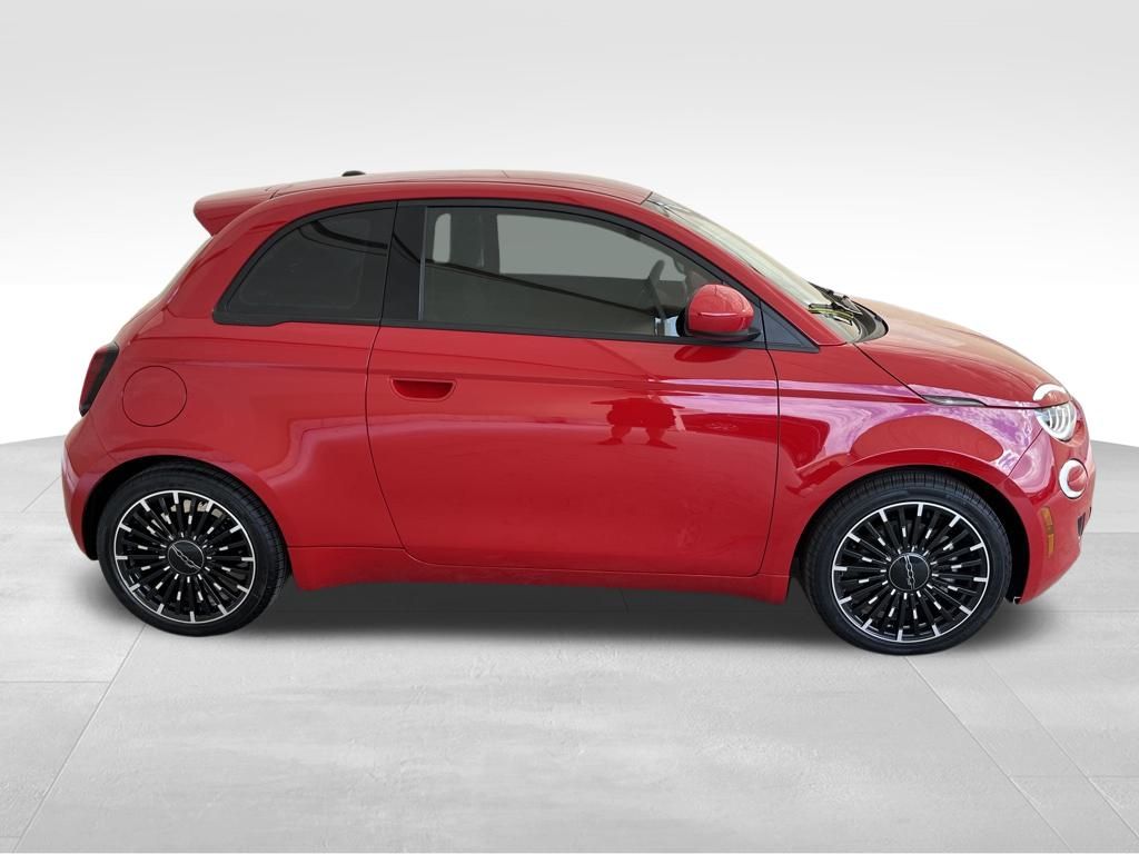2024 Fiat 500e Red photo 3
