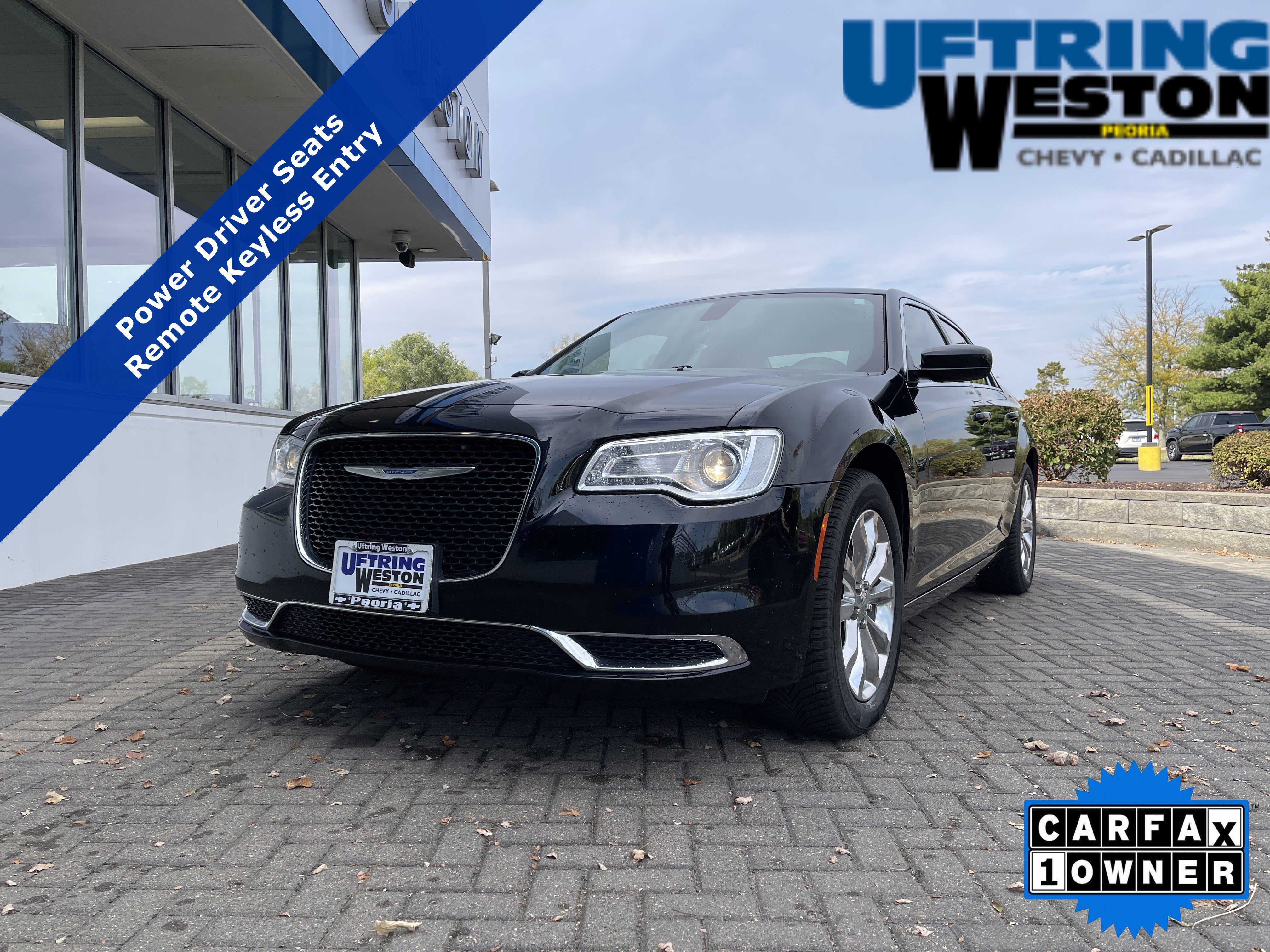 2022 Chrysler 300 Touring's photo