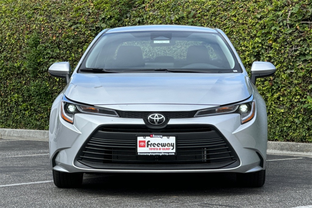 2025 Toyota Corolla LE photo 9