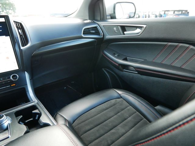 2022 Ford Edge ST photo 6