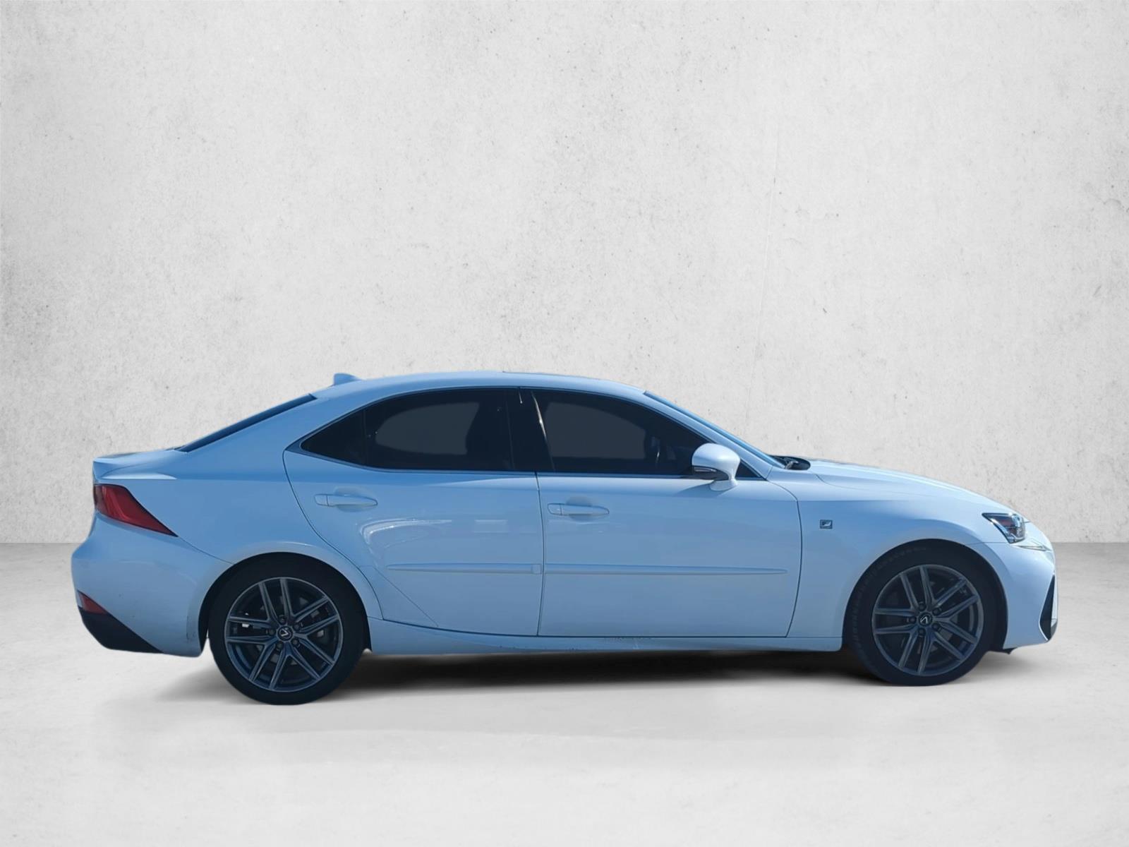 2020 Lexus IS 300 F SPORT photo 4