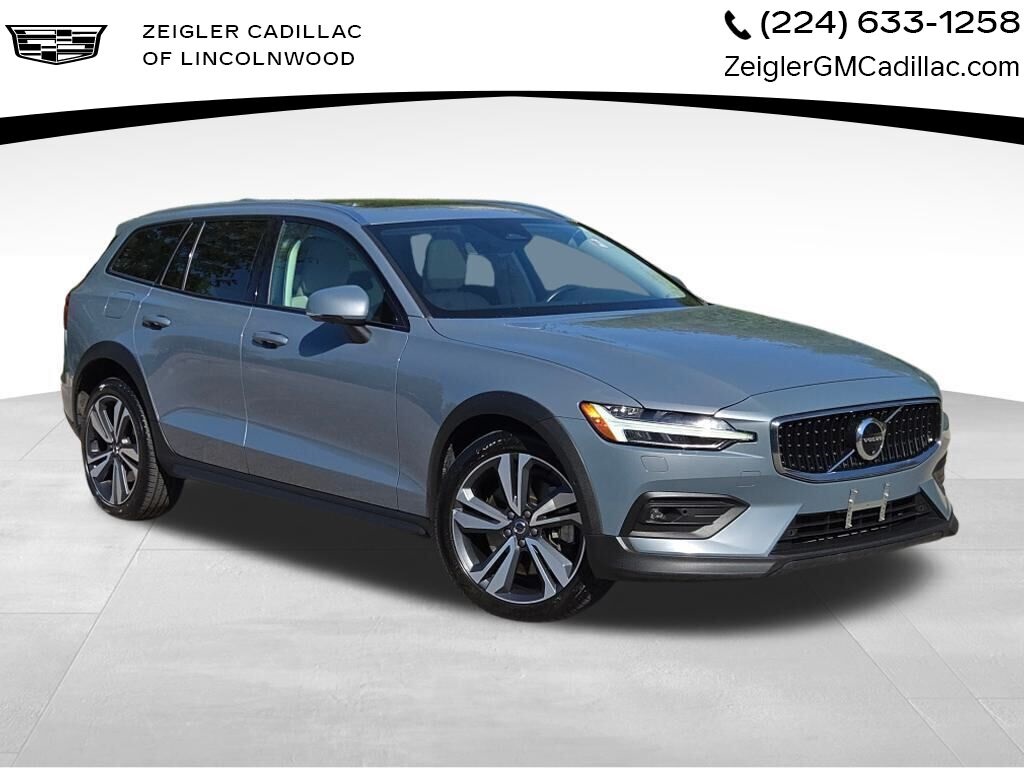 2024 Volvo V60 Cross Country Plus's photo