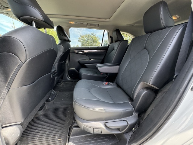 2021 Toyota Highlander Platinum photo 29