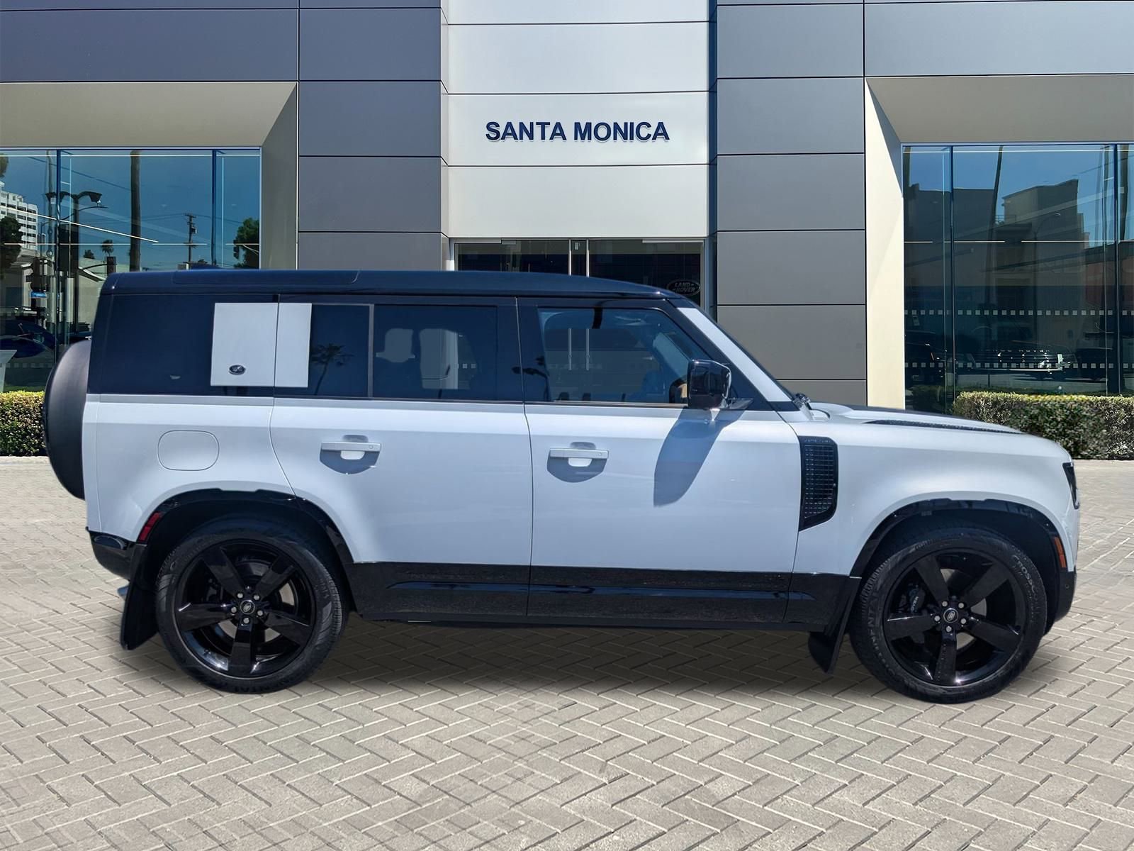 2023 Land Rover Defender 110 V8 photo 4