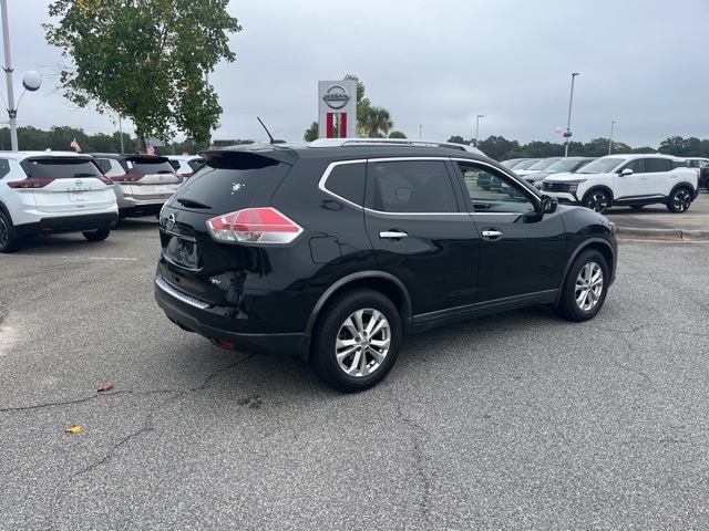 2016 Nissan Rogue SV photo 3