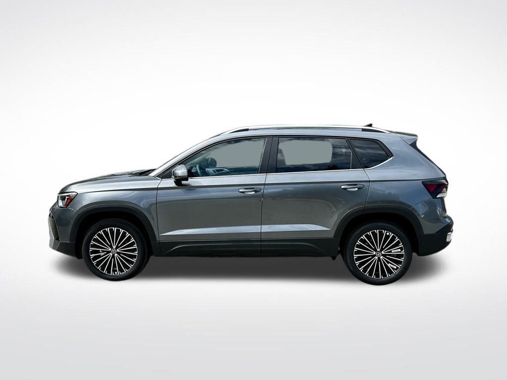 2025 Volkswagen Taos SE photo 2