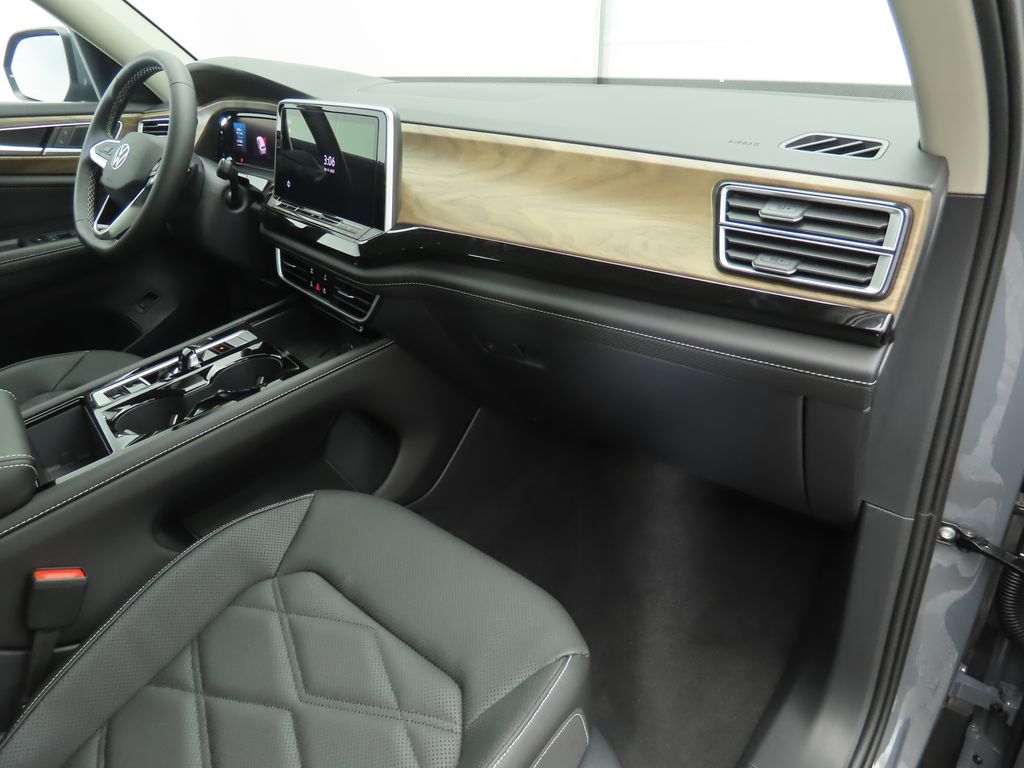 2026 Volkswagen Atlas SE Technology photo 17