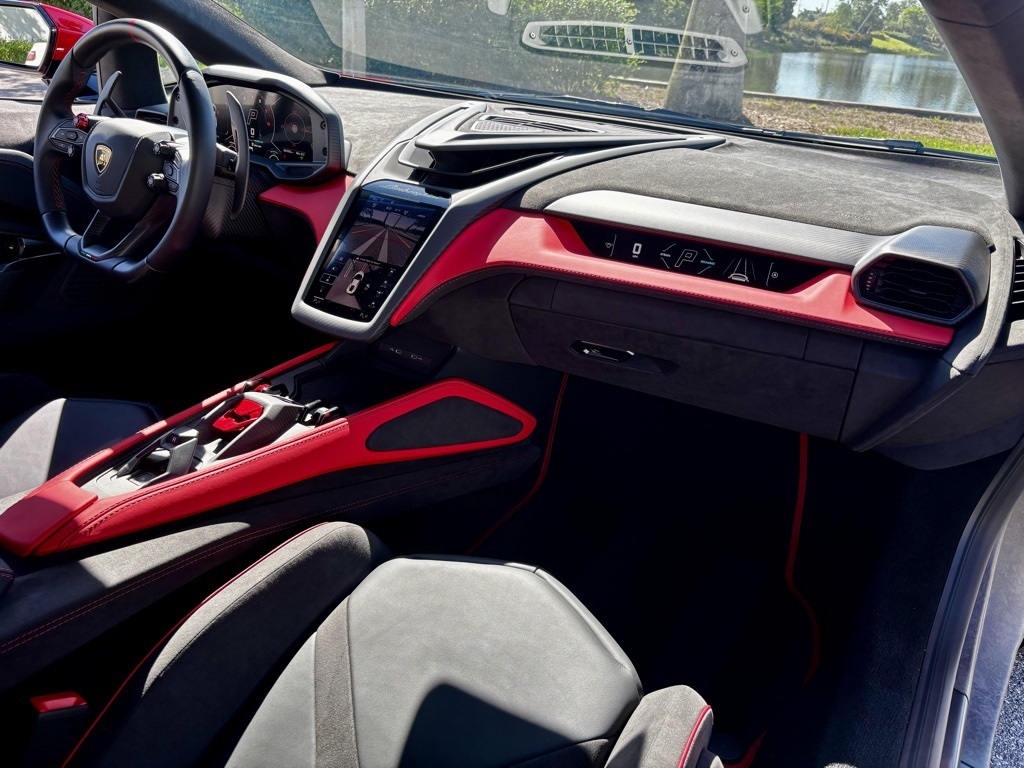 2025 Lamborghini Revuelto photo 14