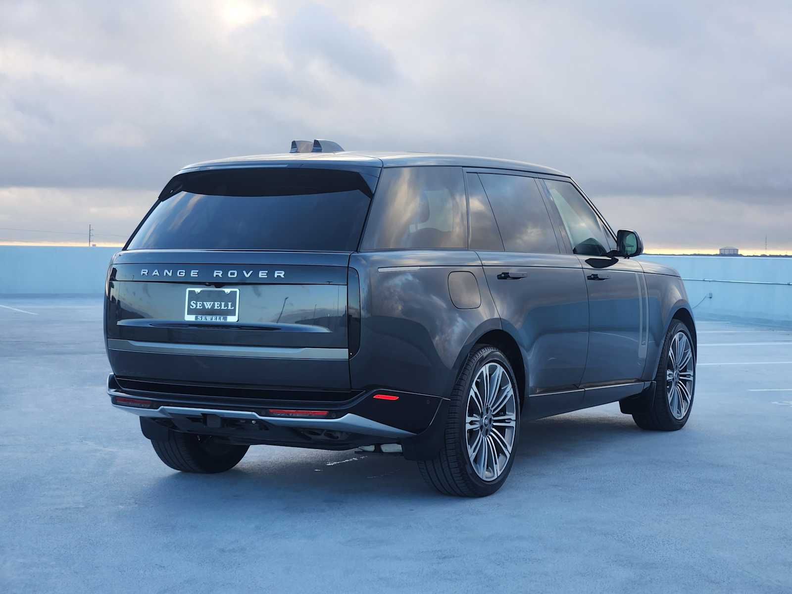 2024 Land Rover Range Rover SE photo 5