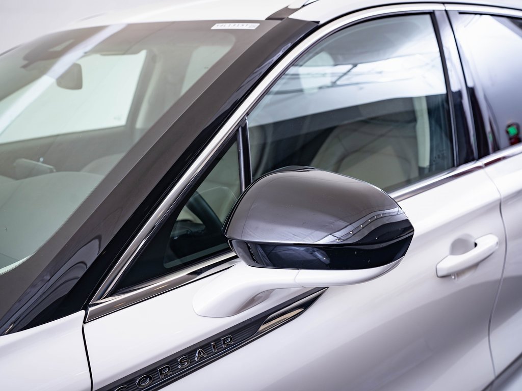 2022 Lincoln Corsair Standard photo 16