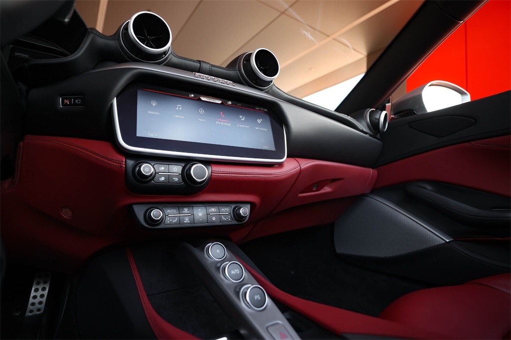 2022 Ferrari Portofino Base photo 30
