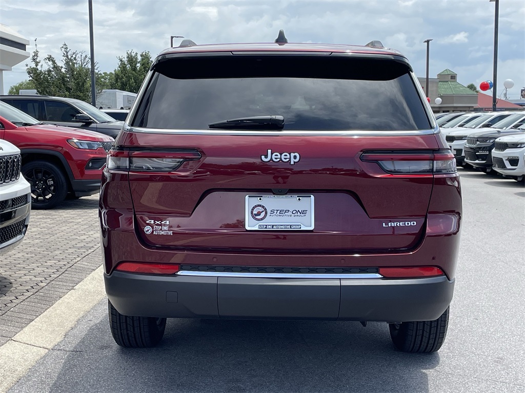 2025 Jeep Grand Cherokee Laredo photo 5