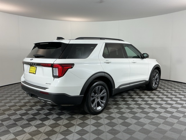 2025 Ford Explorer photo 4