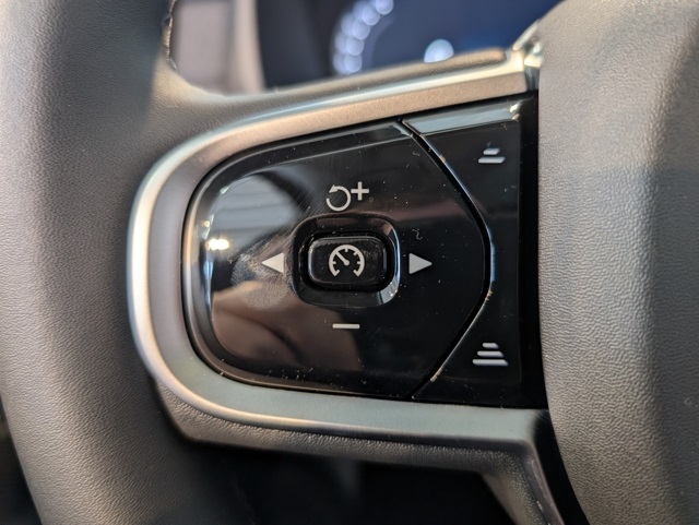 2026 Volvo XC90 Plus photo 16