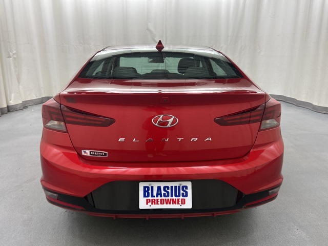 2020 Hyundai Elantra SEL photo 4