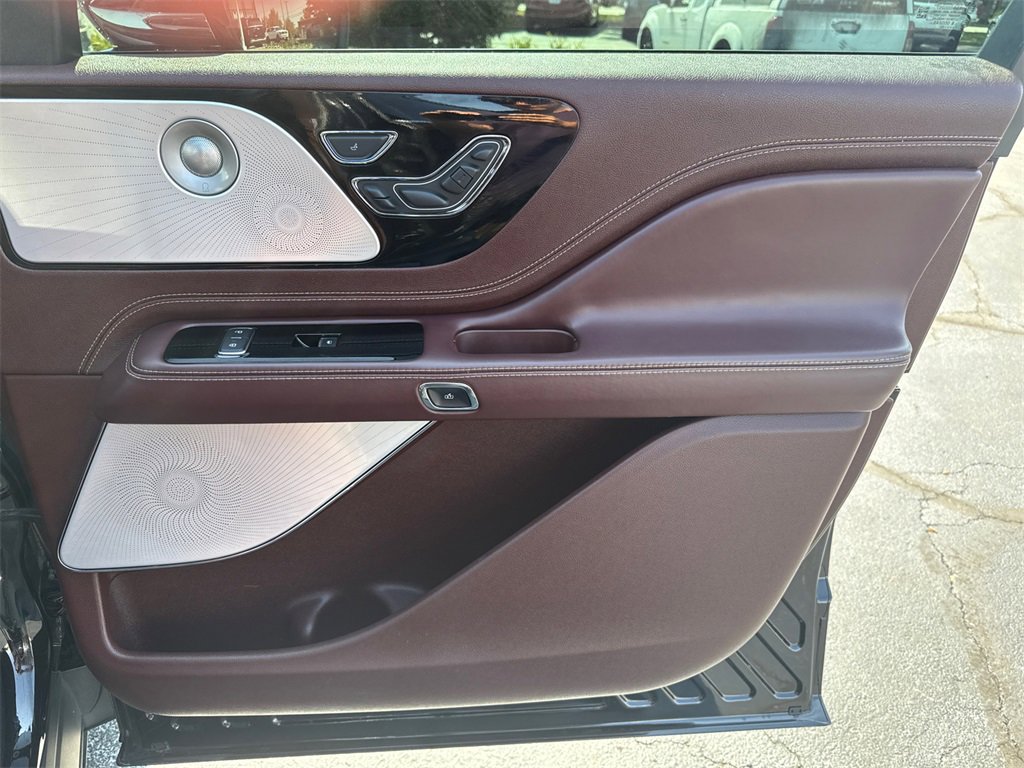 2022 Lincoln Aviator Black Label photo 32