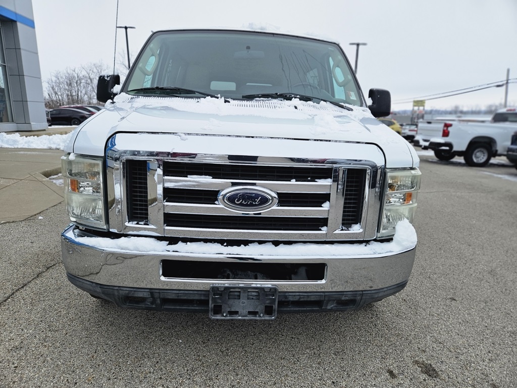 2010 Ford E-350 photo 2