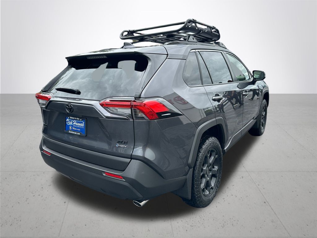 2025 Toyota RAV4 Hybrid XLE photo 2