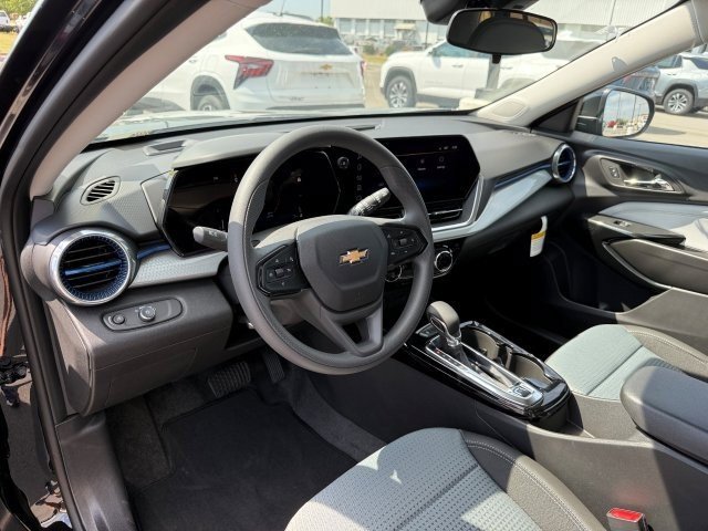 2025 Chevrolet Trax LT photo 9