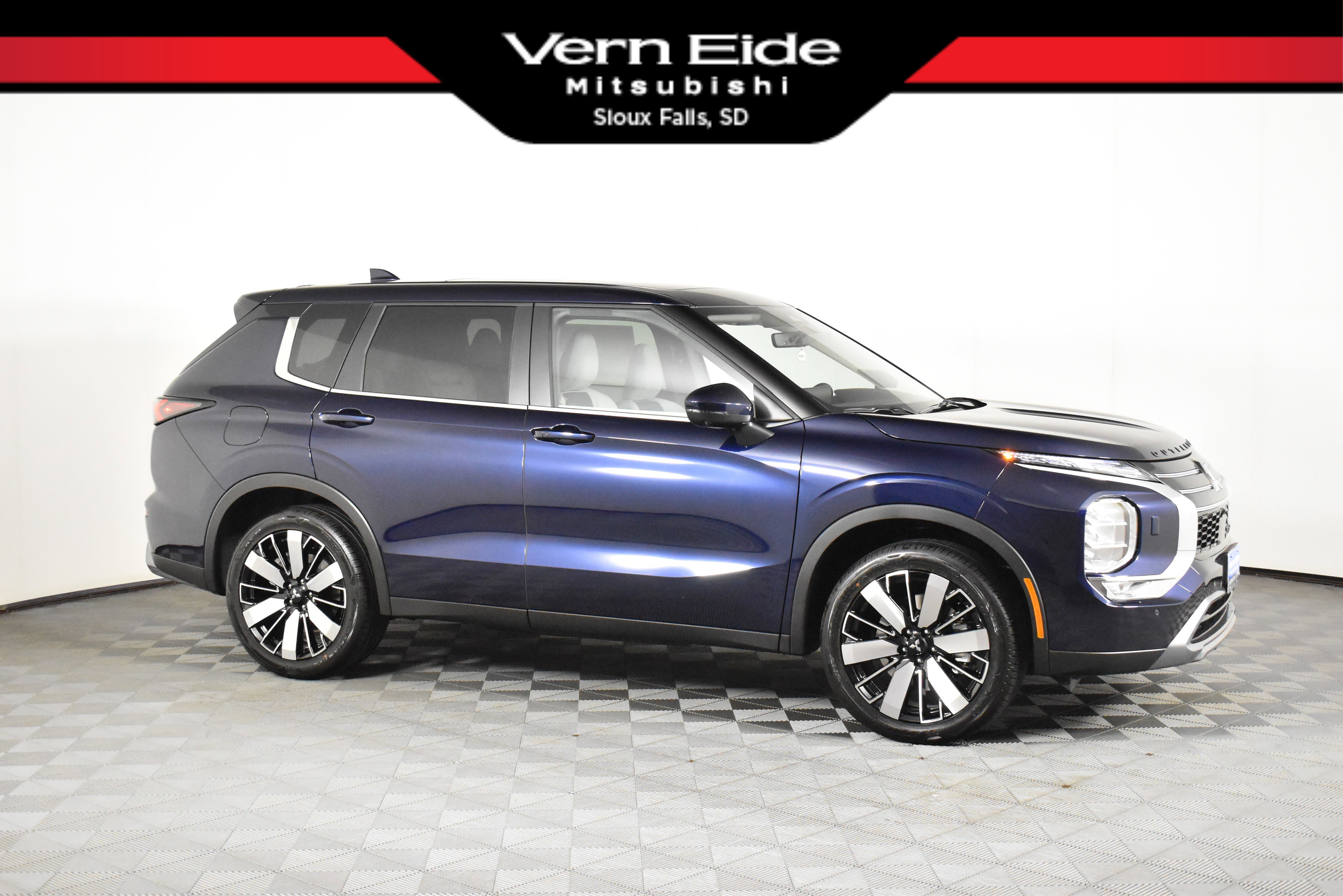 2025 Mitsubishi Outlander SE's photo