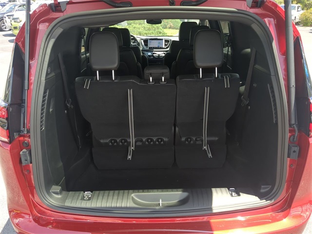 2026 Chrysler Pacifica photo 10