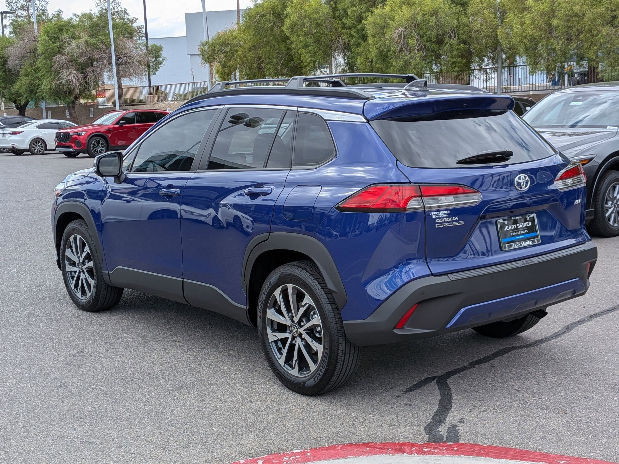 2025 Toyota Corolla Cross XLE photo 3