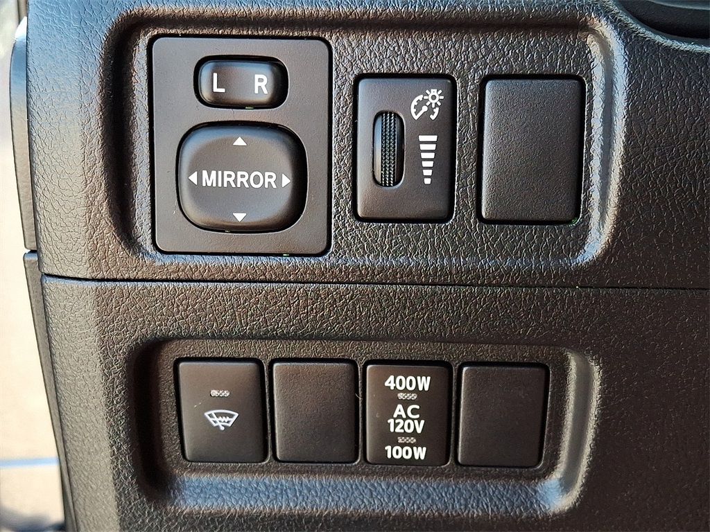 2016 Toyota 4Runner SR5 photo 25