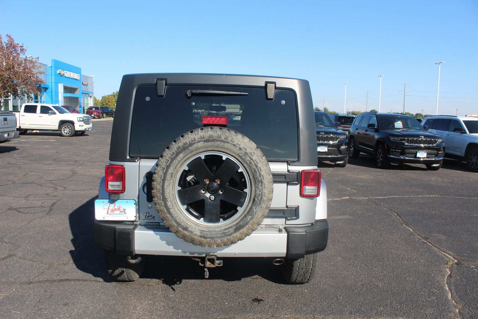2014 Jeep Wrangler Unlimited Sahara photo 3