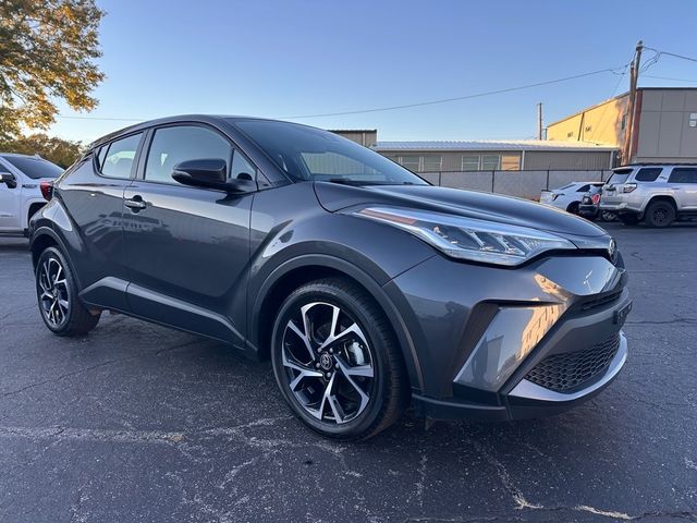2022 Toyota C-HR XLE photo 2
