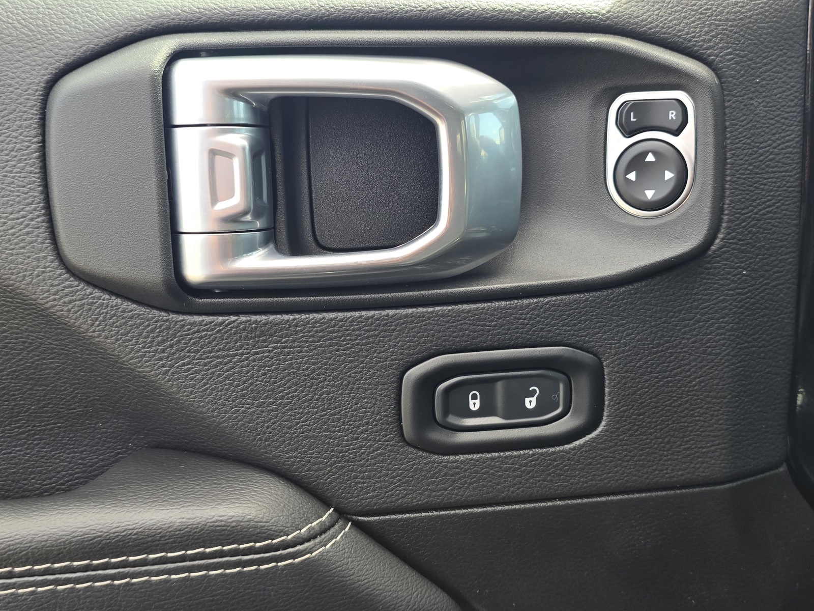 2022 Jeep Wrangler Unlimited Sahara 4xe photo 22