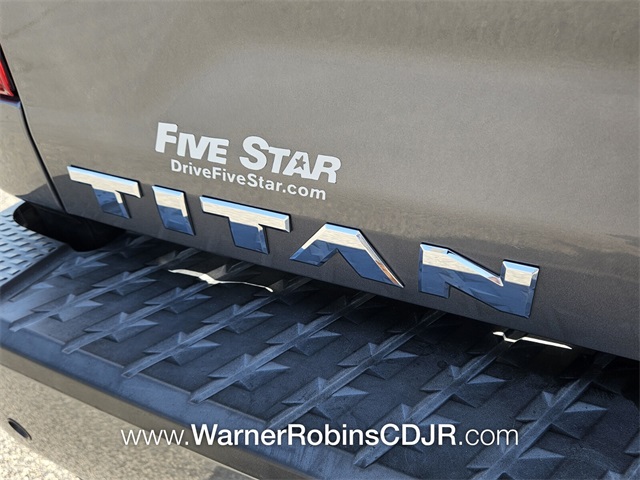 2021 Nissan Titan SV photo 11