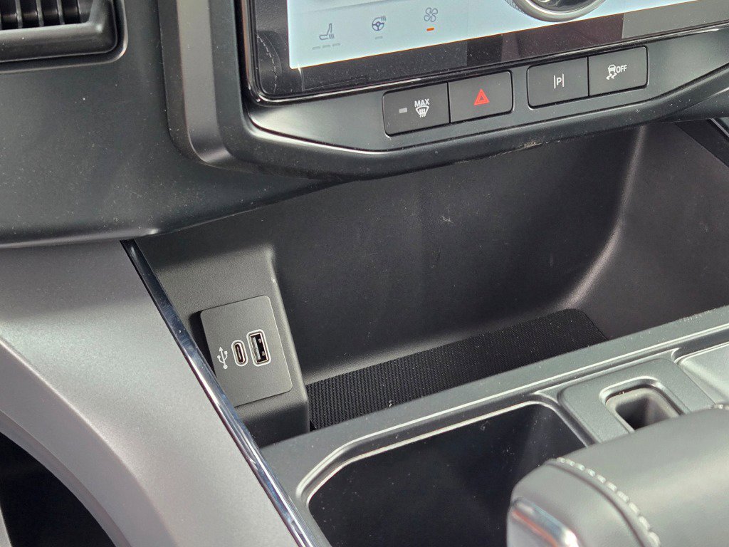 2025 Ford F-150 Lightning photo 14