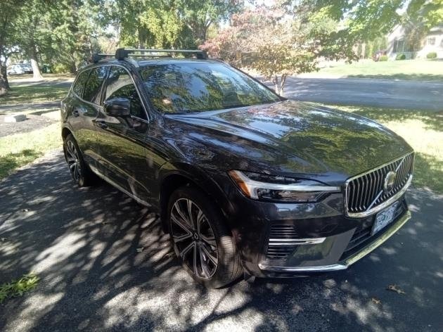 2023 Volvo XC60 Recharge Hybrid Ultimate photo 2